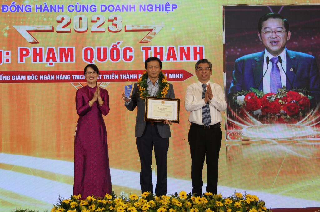 Đại diện doanh nghiệp được vinh danh chiều 10/10