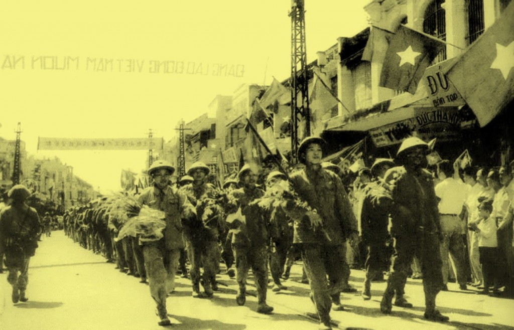 Đoàn quân chiến thắng tiếp quản Thủ đô năm 1954 (Ảnh tư liệu)