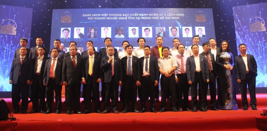 Tập thể Ban Chấp hành Hội Doanh nghiệp Nghệ Tĩnh tại TP HCM nhiệm kỳ 5 (2019-2024)