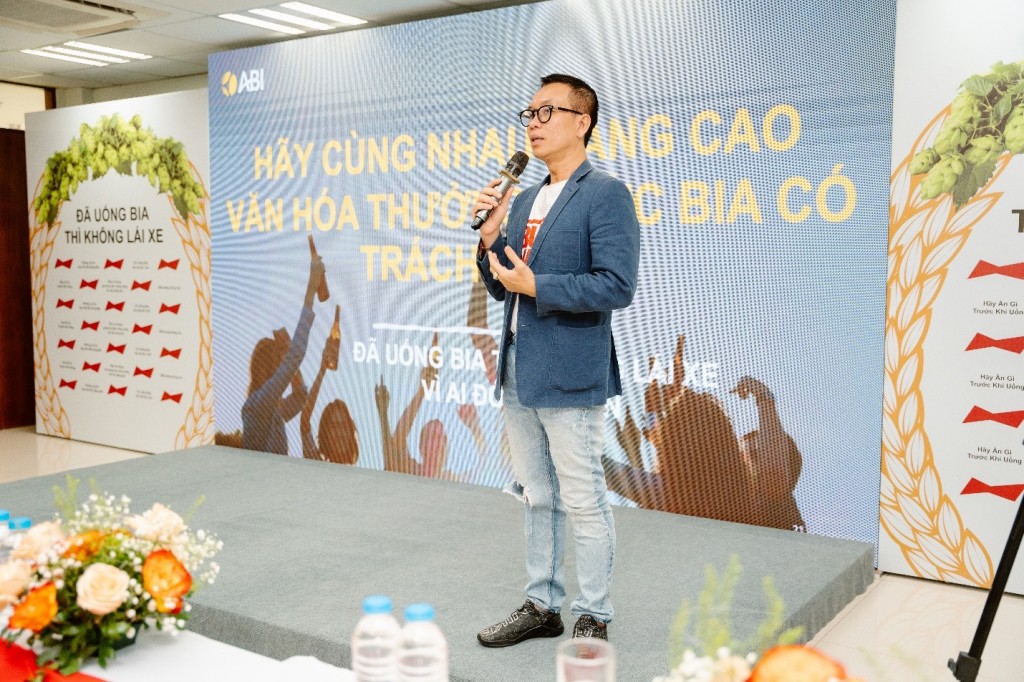 Anh Trương Văn Toàn – Giám đốc Pháp lý Đối ngoại và Truyền thông của AB InBev, chia sẻ về thông điệp nhân văn Thưởng thức bia có trách nhiệm Vì ai đó cần bạn