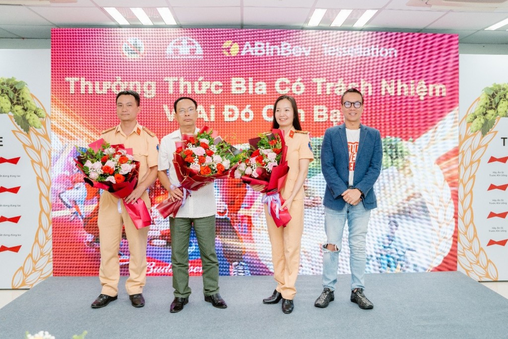 Chương trình nâng cao văn hóa thưởng thức bia có trách nhiệm đến với tỉnh Hòa Bình với sự phối hợp của Ban An Toàn Giao thông địa phương và công ty TNHH AB InBev đồng hành cùng nhãn hàng Budweiser đã thành công tuyên truyền cho hơn 4000 nhân viên ở đây.