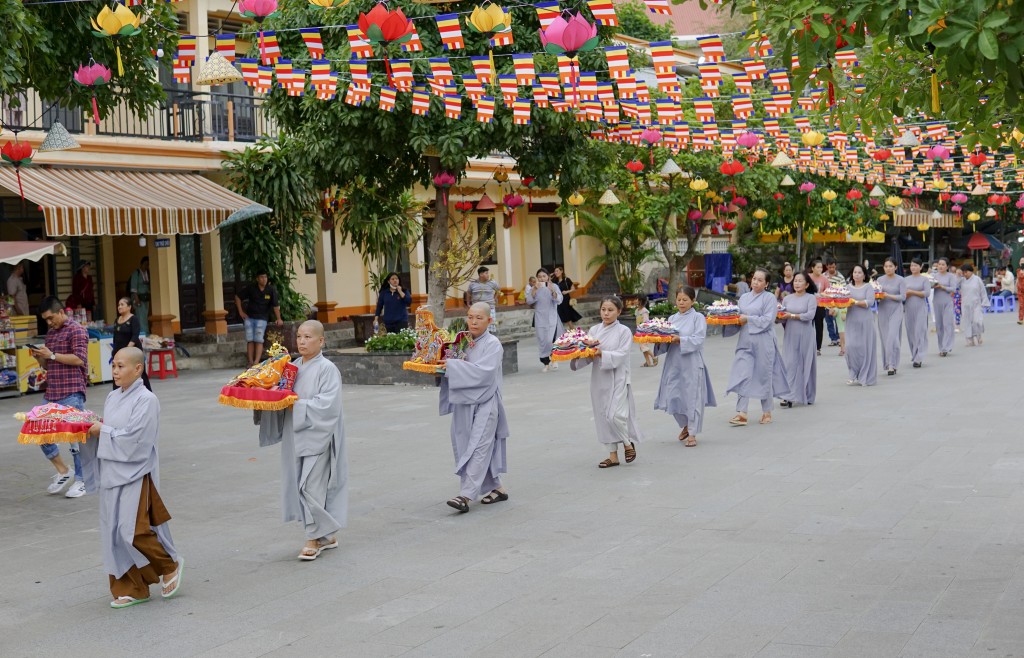 Lễ Vía Bà Linh Sơn Thánh Mẫu là di sản văn hoá phi vật thể tại Tây Ninh, luôn hút rất đông Phật tử và du khách thập phương