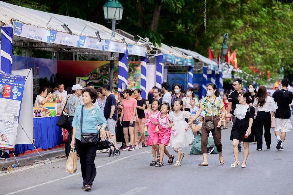Ngày Tây Ninh tại Hà Nội thu hút người dân thủ đô và du khách tại phố đi bộ Hồ Gươm