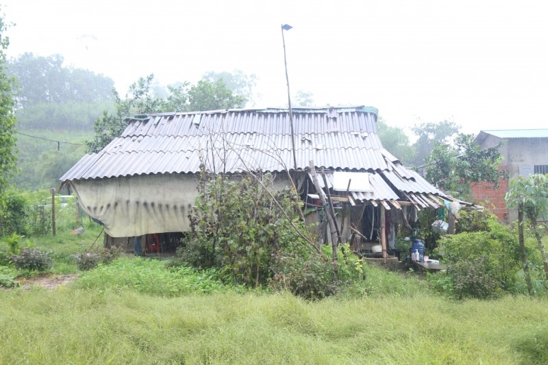 Nhà ở cũ của hộ ông Hán Duy Hùng thôn 10, xã Hòa Hải, huyện Hương Khê  (Nguồn ảnh – Báo Hà Tĩnh)