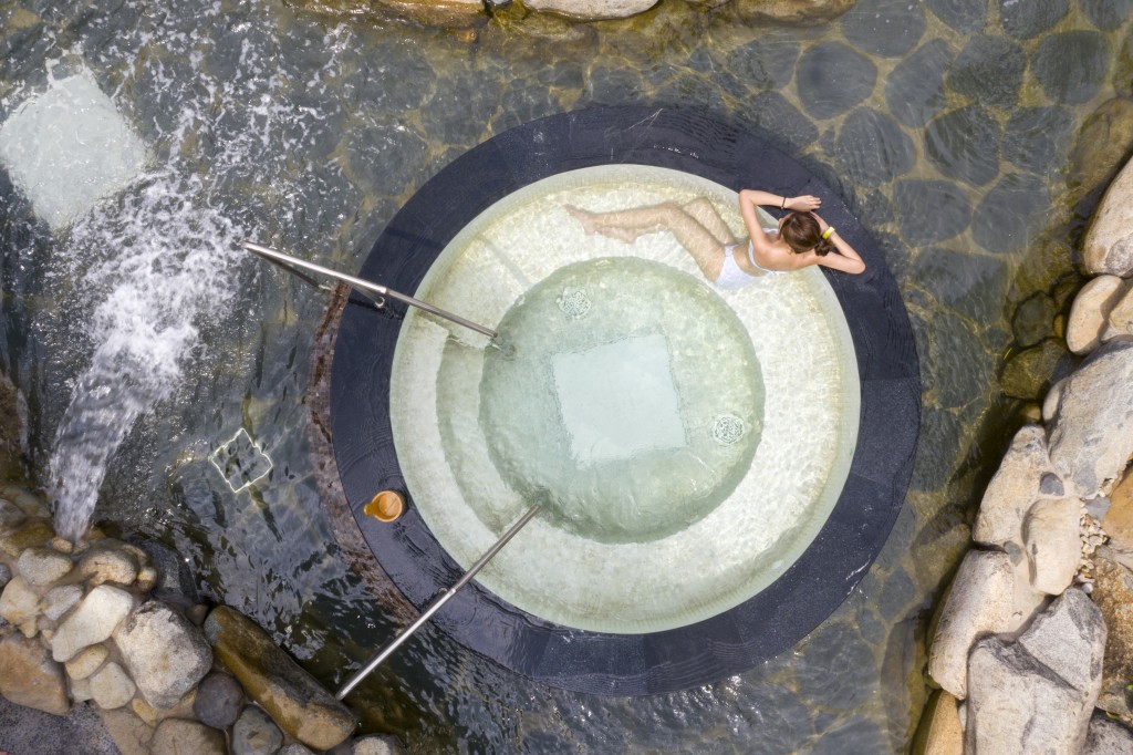 Onsen là bí quyết sống lâu trăm tuổi của người Nhật