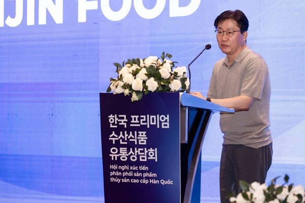 Ông Kim Tae Sung - Phó chủ tịch công ty xuất khẩu thủy sản Hàn Quốc Samjin Food  phát biểu