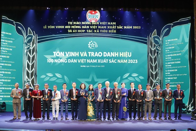 Vinh danh 100 Nông dân Việt Nam xuất sắc và 63 Hợp tác xã tiêu biểu