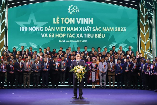 Vinh danh 100 Nông dân Việt Nam xuất sắc và 63 Hợp tác xã tiêu biểu