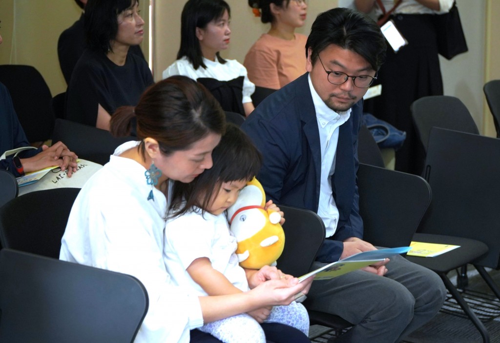 Đại diện Toyota Việt Nam - Ông Junichiro Yamamoto cùng gia đình tham gia sự kiện