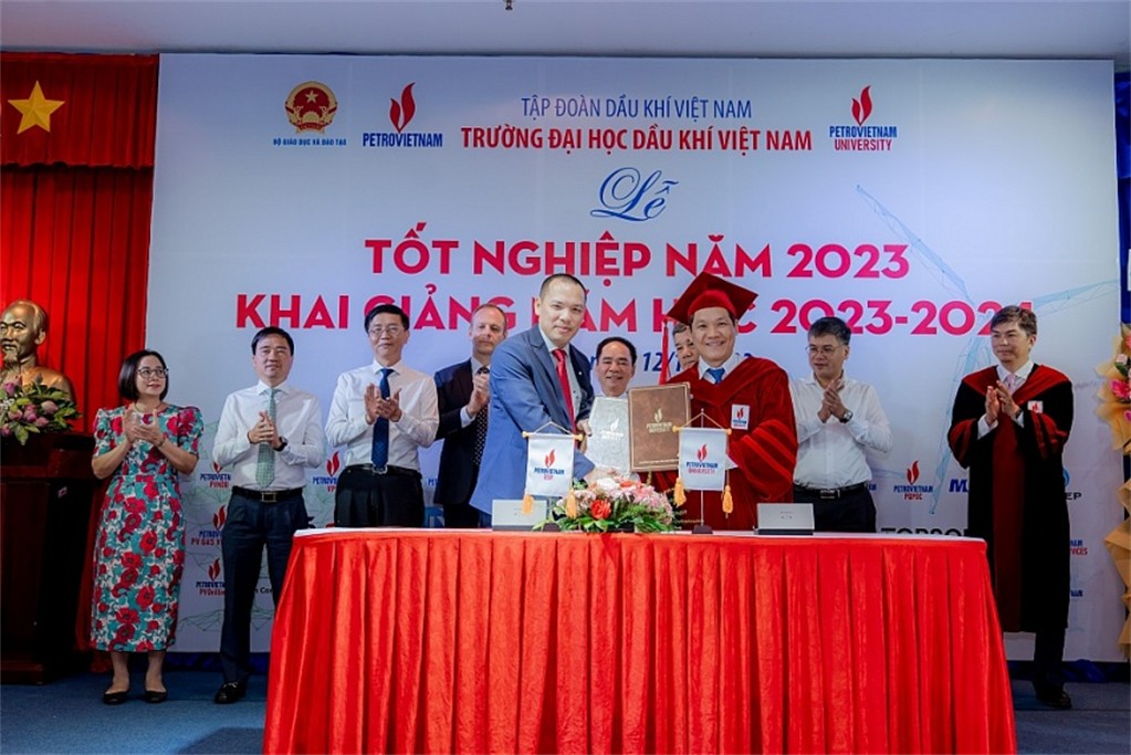 Trường Đại học Dầu khí Việt Nam và Công ty cổ phần Lọc Hoá Dầu Bình Sơn ký kết thỏa thuận hợp tác