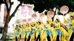 Phụ nữ Hà thành - những "đóa hoa" lan tỏa văn hóa ứng xử nơi công cộng