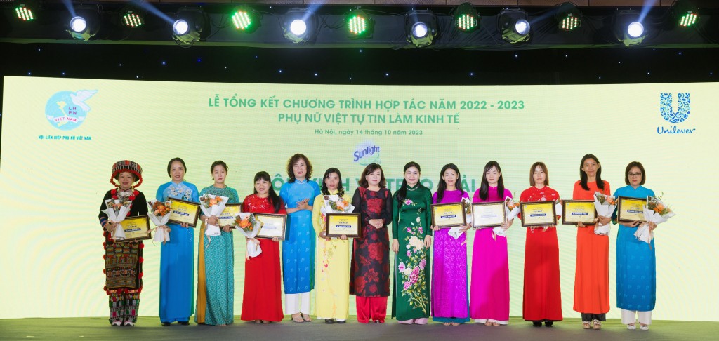 Lễ tổng kết và trao giải “Phụ nữ Việt tự tin làm kinh tế” năm 2023.