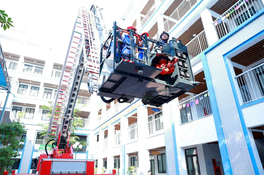 Hơn 1.000 học sinh Thủ đô thực hành kỹ năng phòng cháy chữa cháy