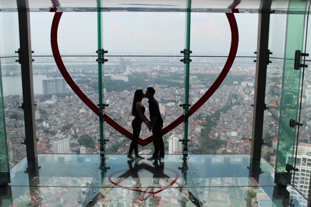 Đài quan sát Sky Walk - Center Hà Nội mang lại một cái nhìn tổng thể về Hà Nội