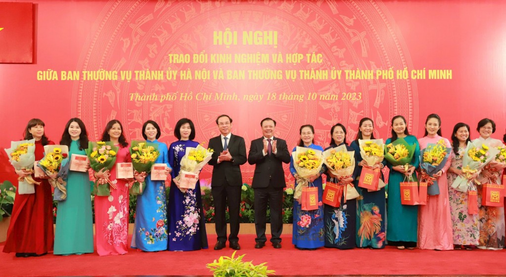 Hà Nội và Thành phố Hồ Chí Minh ký kết 10 nội dung hợp tác phát triển