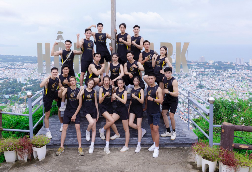 Thí sinh Fitness Supermodel Vietnam 2023 nỗ lực tranh tài đu dây cáp, leo núi