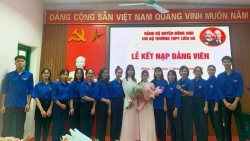 Những cái “nhất” của 2 nữ sinh đầu tiên thuộc huyện Đông Anh được kết nạp Đảng