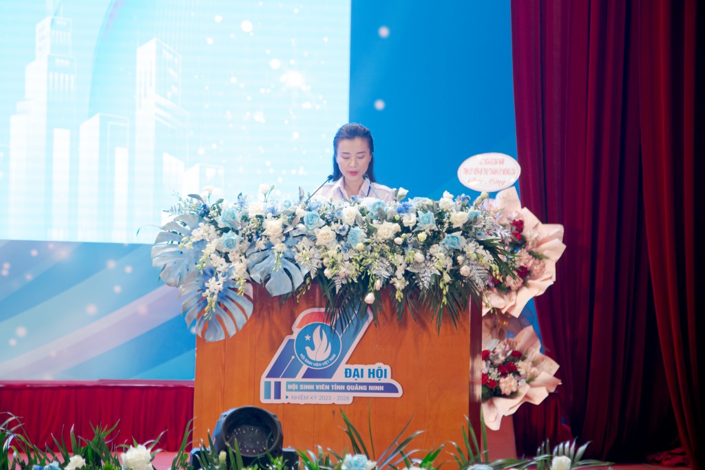 Đồng chí Nguyễn Phương Thảo, Phó Bí thư Tỉnh đoàn Quảng Ninh, Chủ tịch Hội Sinh viên Việt Nam tỉnh Quảng Ninh khóa II phát biểu tại buổi lễ.