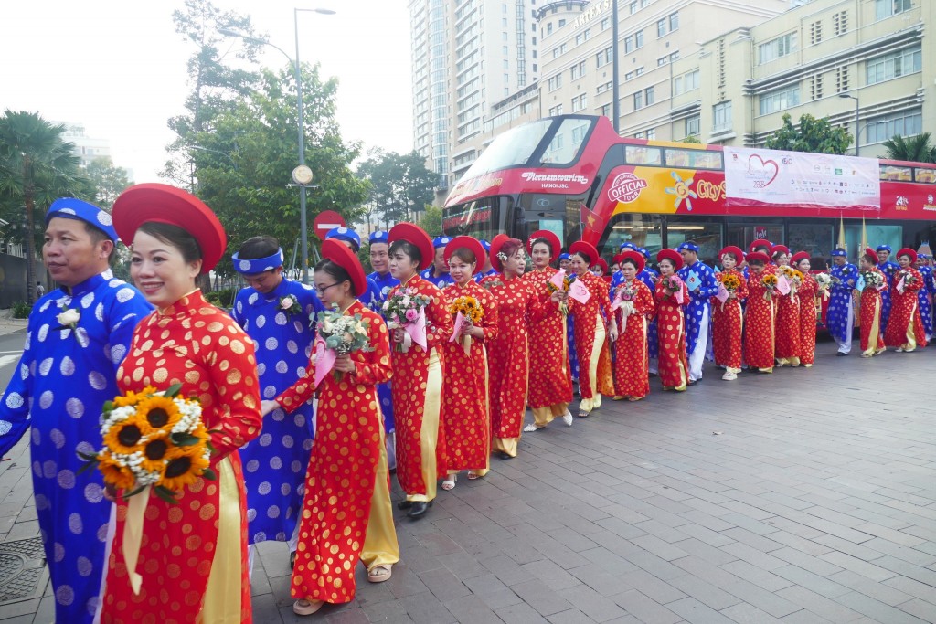 Sáng 20/10, Trung tâm Hỗ trợ thanh niên công nhân (Thành Đoàn TP.HCM) tổ chức chương trình “Lễ cưới tập thể” năm 2023. Sự kiện được tổ chức đúng dịp kỷ niệm 93 năm Ngày thành lập Hội LHPN Việt Nam