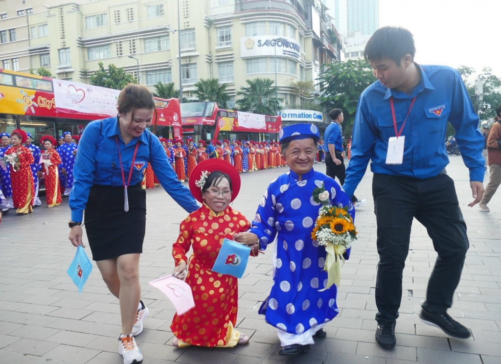 Chương trình “Lễ cưới tập thể” không những mang ý nghĩa nhân văn khi giúp cho rất nhiều cặp đôi khó khăn, góp phần tôn vinh nét đẹp trong truyền thống văn hóa dân tộc, cổ vũ việc tổ chức cưới hỏi văn minh, tiết kiệm mà còn thể hiện được tinh thần tương thân tương ái, nghĩa tình - một đét đặc trưng rất hào sảng của người dân TP Hồ Chí Minh