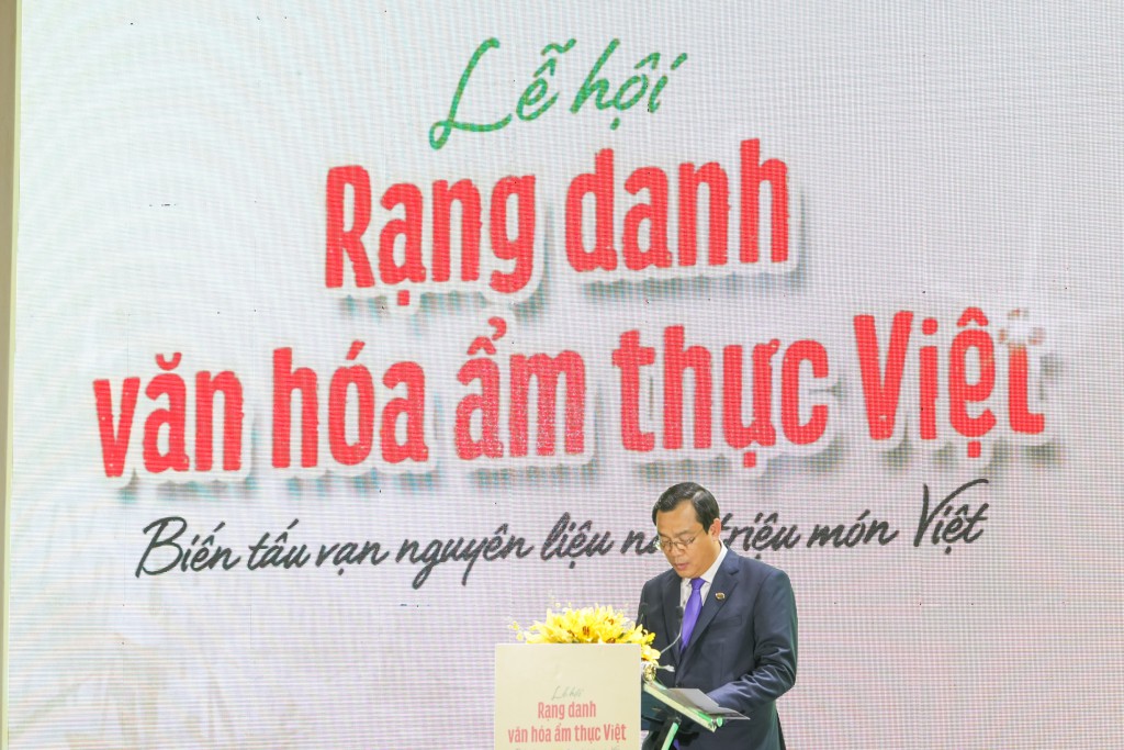 Ông Nguyễn Trùng Khánh, Cục trưởng Cục Du lịch Quốc gia Việt Nam phát biểu tại Lễ khai mạc Lễ hội _Rạng danh văn hóa ẩm thực Việt_ Ông Nguyễn Trùng Khánh, Cục trưởng Cục Du lịch Quốc gia Việt Nam phát biểu tại Lễ khai mạc Lễ hội _Rạng danh văn hóa ẩm thực Việt_