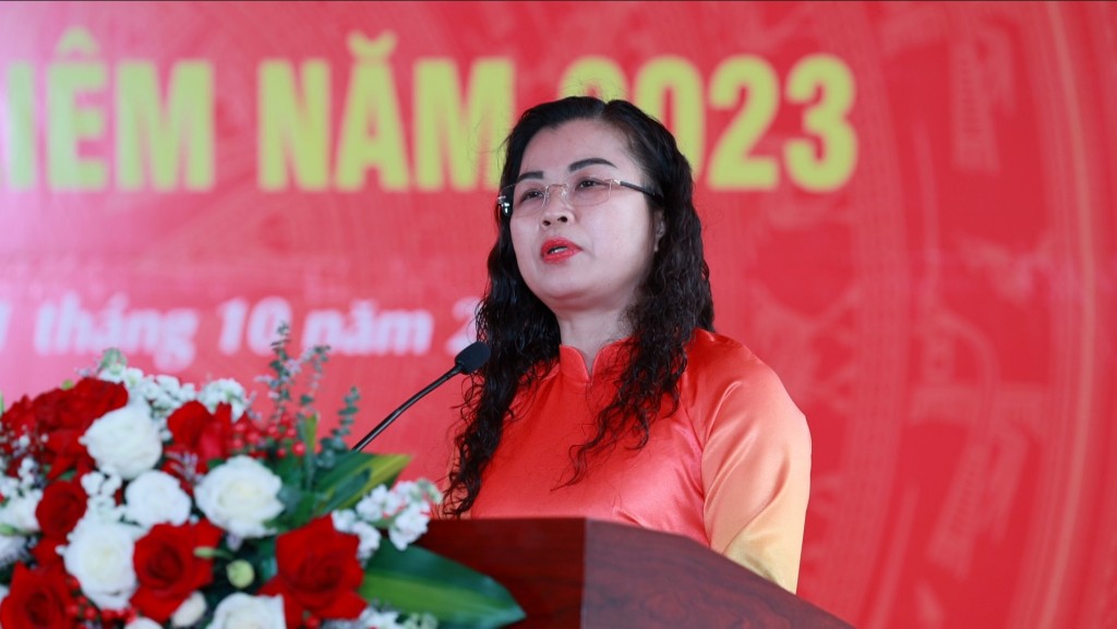 Đồng chí Lê Thị Thu Hương - Phó Chủ tịch UBND quận Bắc Từ Liêm phát biểu tại buổi lễ