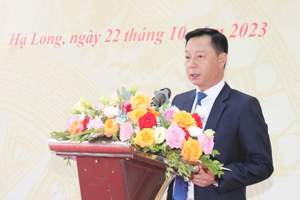 Đồng chí Lê Văn Ánh, Phó Chủ tịch HĐND tỉnh phát biểu tại buổi lễ gắn biển.