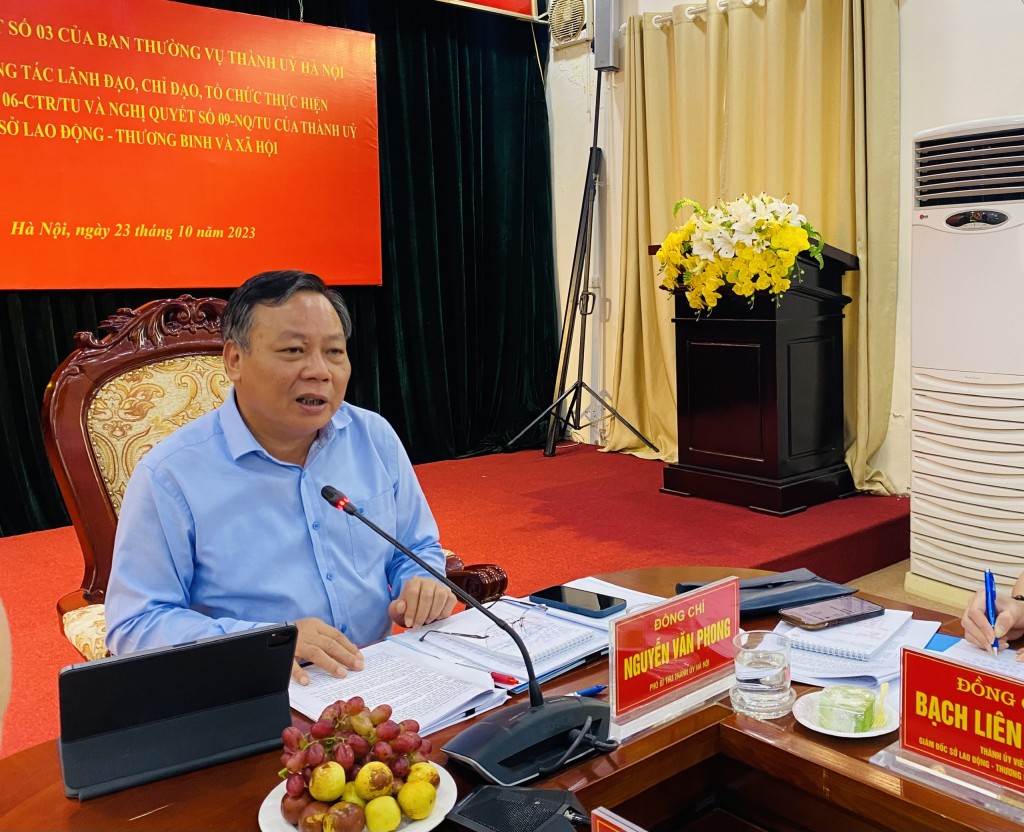 đồng chí Nguyễn Văn Phong, Phó Bí thư Thành ủy, Trưởng Đoàn giám sát số 3 của Ban Thường vụ Thành ủy Hà Nội