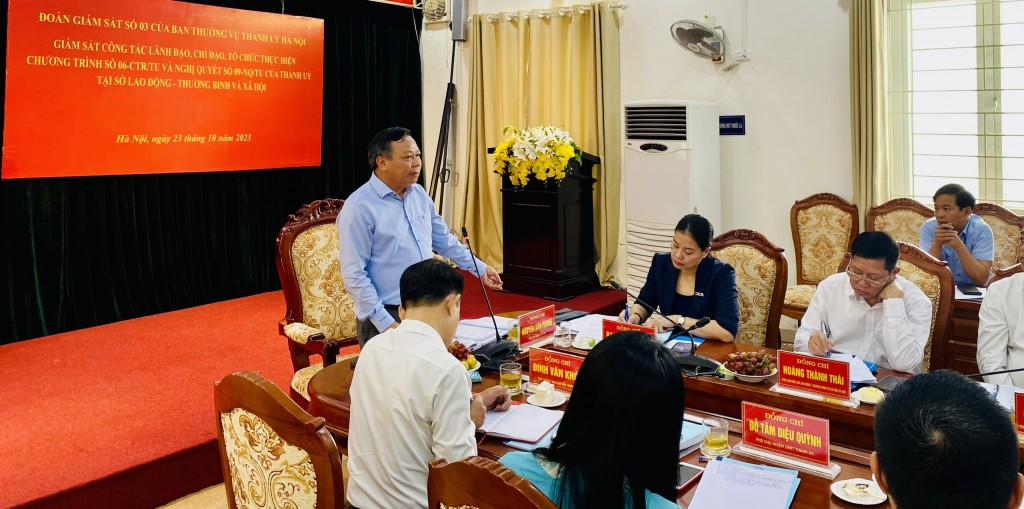 đồng chí Nguyễn Văn Phong, Phó Bí thư Thành ủy, Trưởng Đoàn giám sát số 3