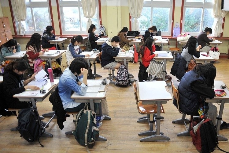 AI sẽ được đưa vào giảng dạy tại các trường học ở Hàn Quốc (Ảnh: WSJ)