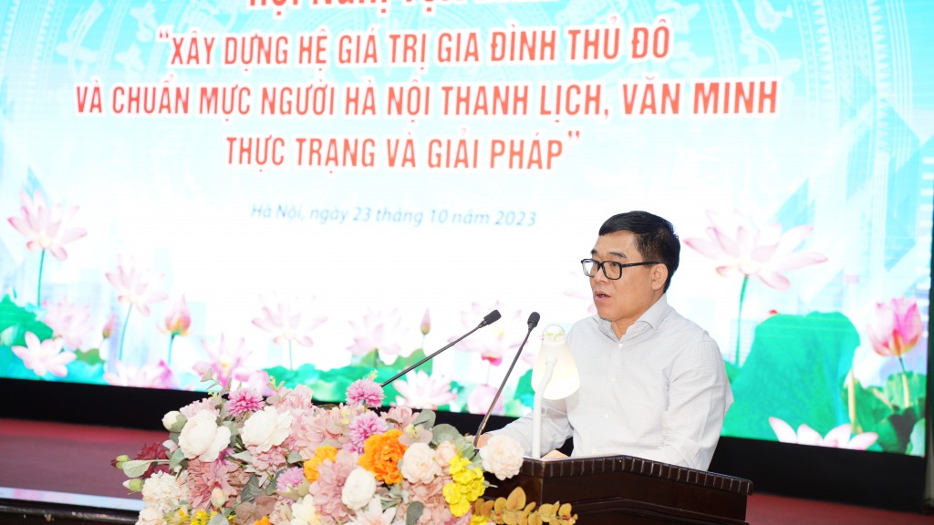 Đồng chí Đỗ Đình Hồng - Thành ủy viên Giám đốc Sở Văn hóa và Thể thao Hà Nội phát biểu đề dẫn Hội nghị