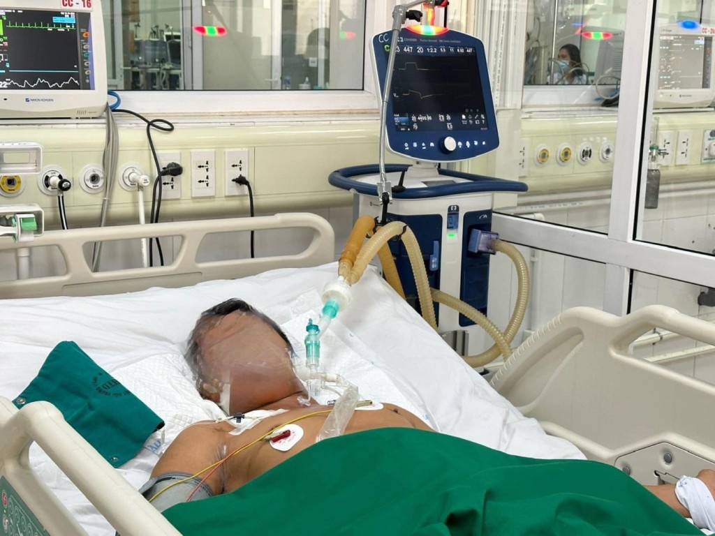 Người bệnh bị uốn ván điều trị tại Bệnh viện Bệnh nhiệt đới Trung ương.