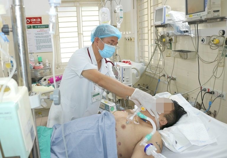 ệnh nhân mắc sốt xuất huyết điều trị tại Bệnh viện Bạch Mai.