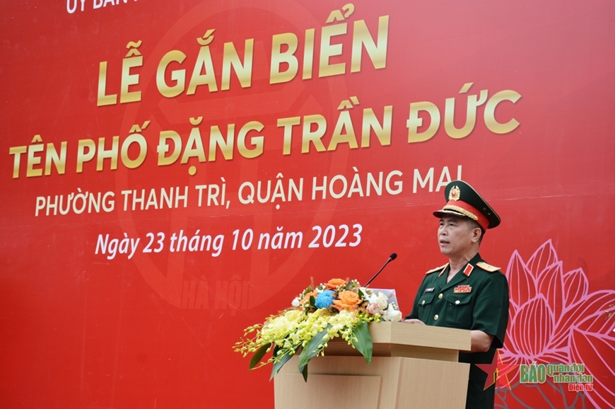 Thiếu tướng Lê Vĩnh Thuộc, Phó chính ủy Tổng cục II phát biểu tại buổi lễ.