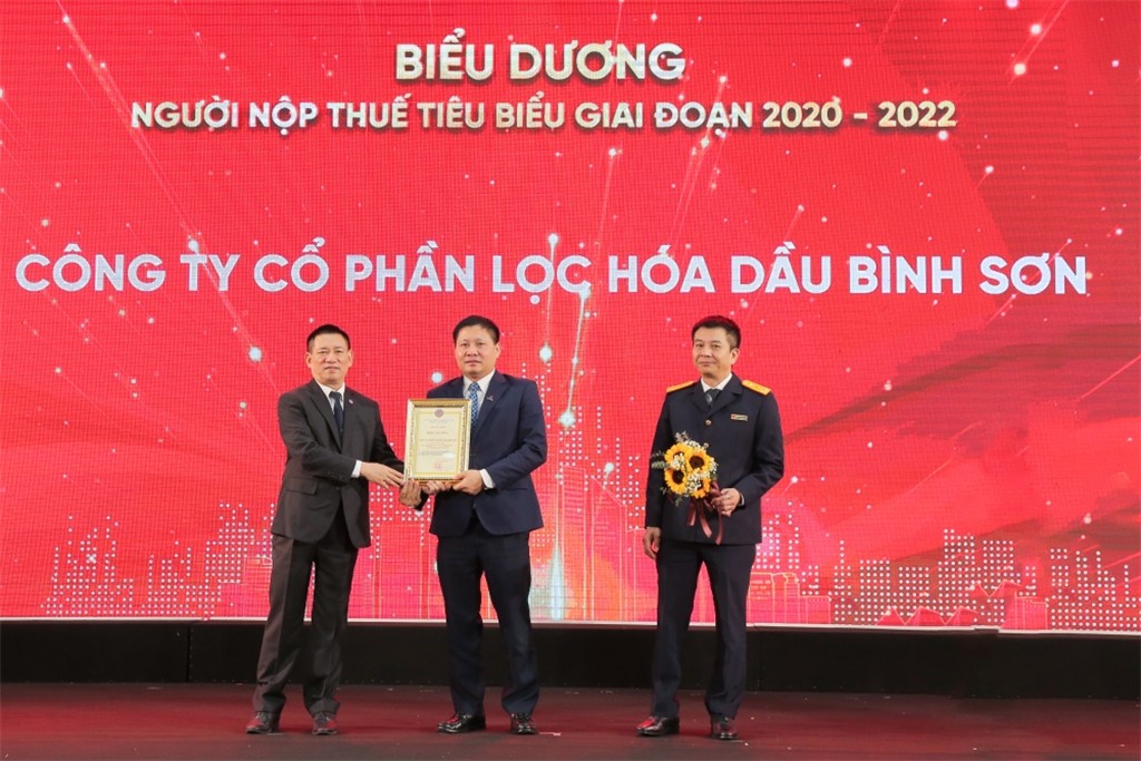 Tổng Giám đốc BSR Bùi Ngọc Dương nhận tôn vinh tại hội nghị