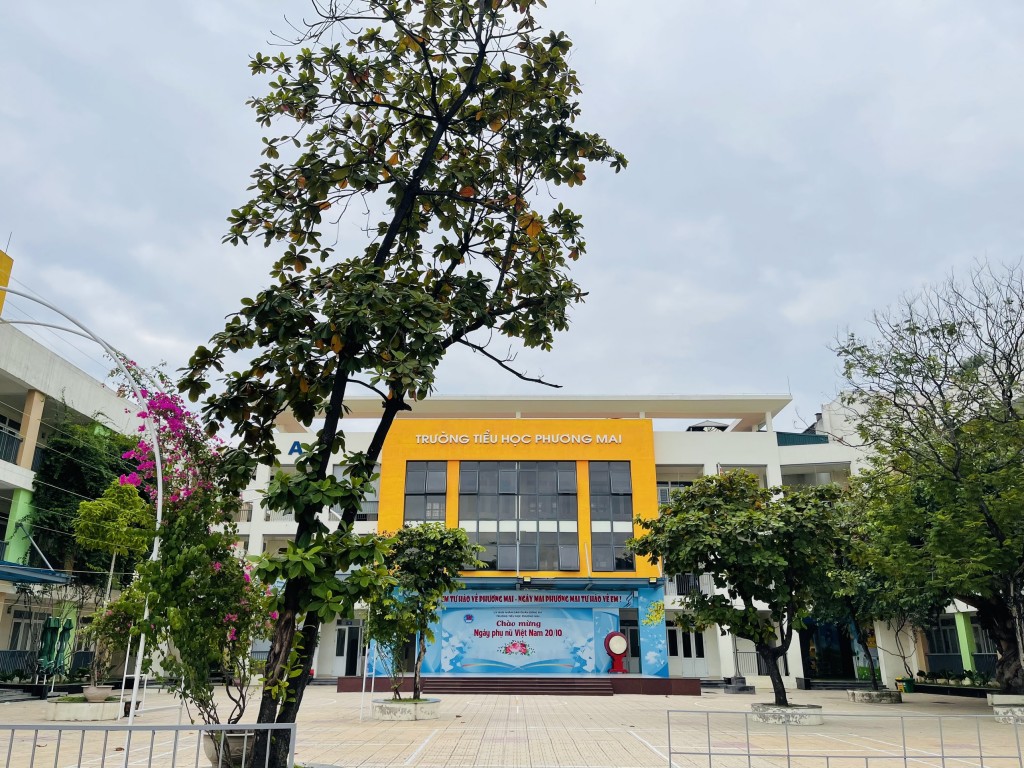 Khuôn viên xanh - sạch - đẹp của trường Tiểu học Phương Mai