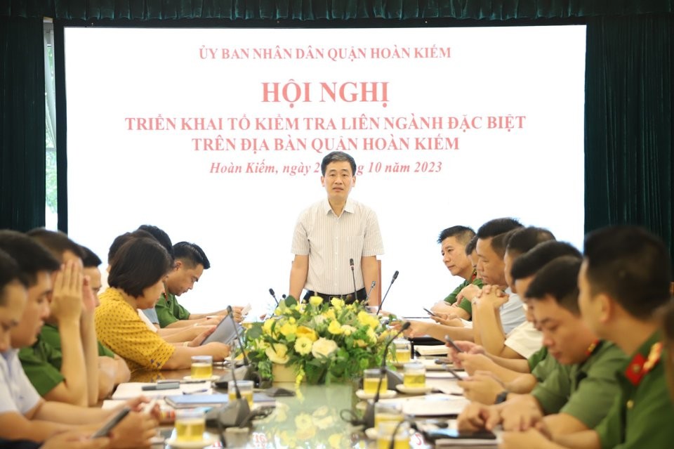 Phó Chủ tịch UBND quận Hoàn Kiếm Nguyễn Quốc Hoàn phát biểu tại lễ ra mắt 