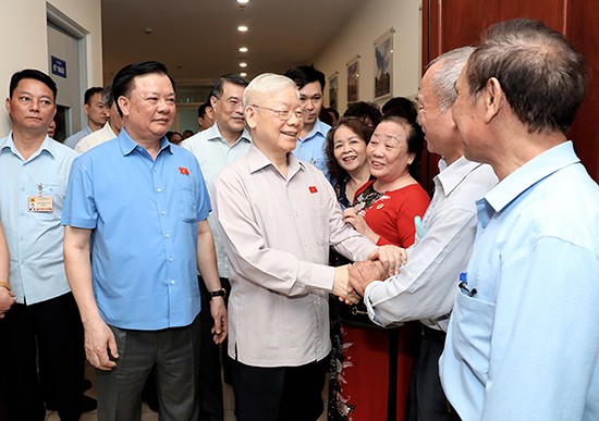Tổng Bí thư Nguyễn Phú Trọng cùng cử tri Thủ đô