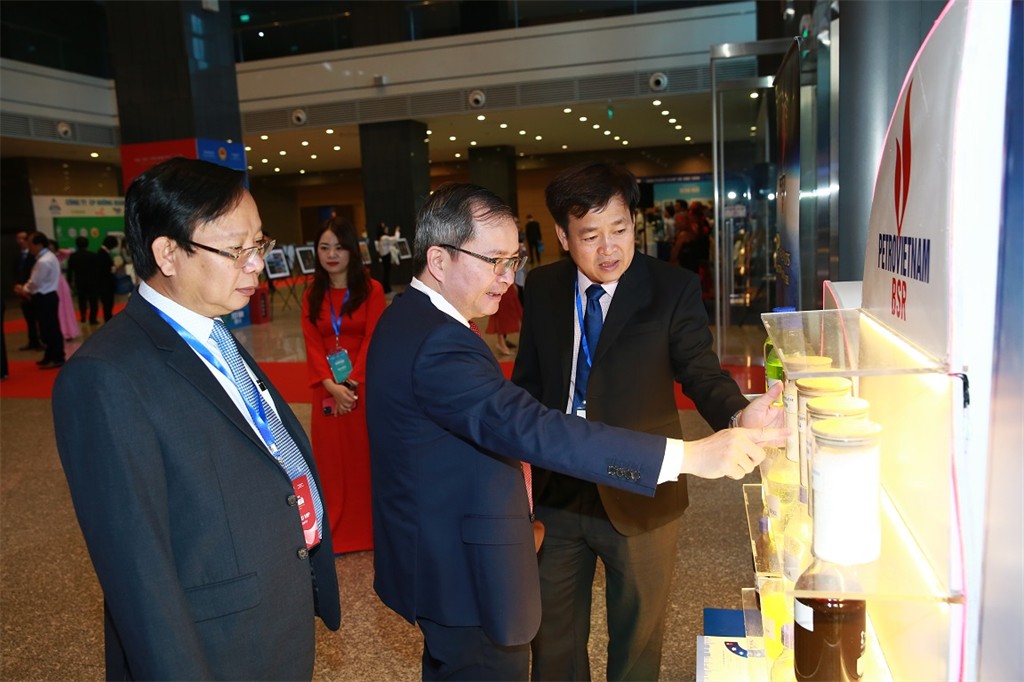 Thành viên HĐQT BSR Khương Lê Thành giới thiệu sản phẩm của NMLD Dung Quất
