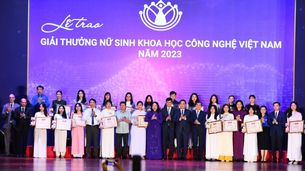 Các cá nhân nhận Giải thưởng Nữ sinh Khoa học Việt Nam được tôn vinh 