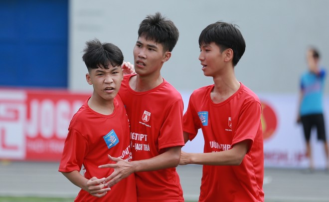 100 đội tranh tại tại Giải bóng đá học sinh THPT Hà Nội