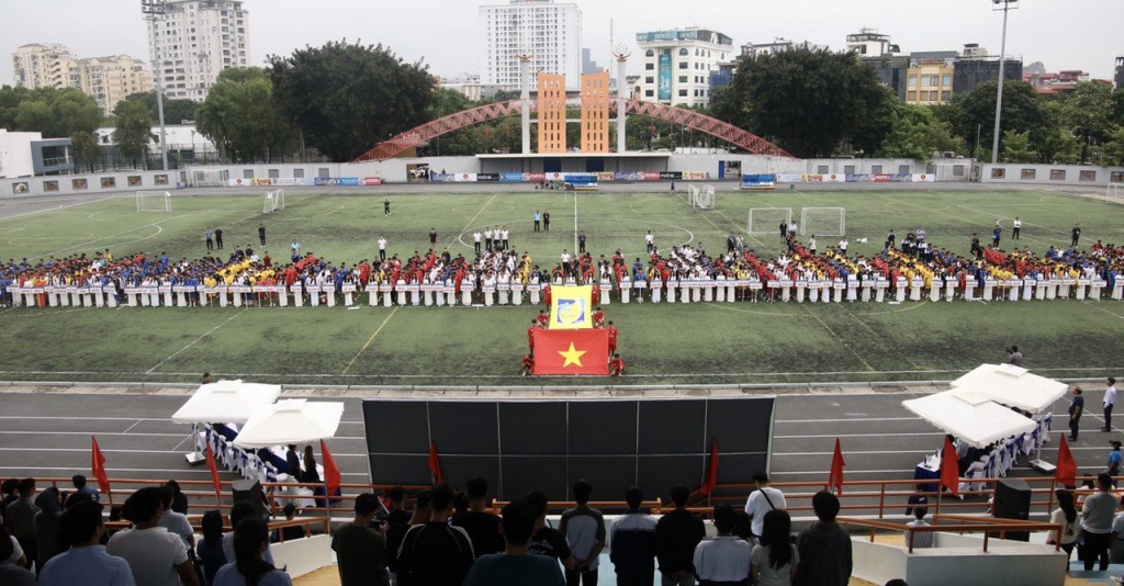 100 đội tranh tại tại Giải bóng đá học sinh THPT Hà Nội