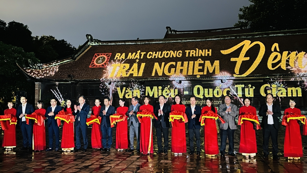 Ra mắt tour đêm Văn Miếu - Quốc Tử Giám muôn màu lung linh