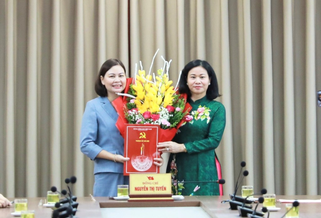 Thành ủy Hà Nội điều động cán bộ