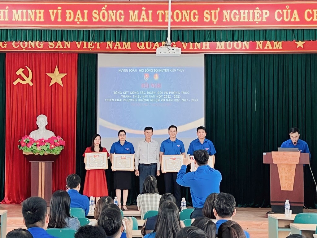 Đoàn trường THPT Kiến Thuỵ xuất sắc trong chiến dịch tình nguyện hè 2023