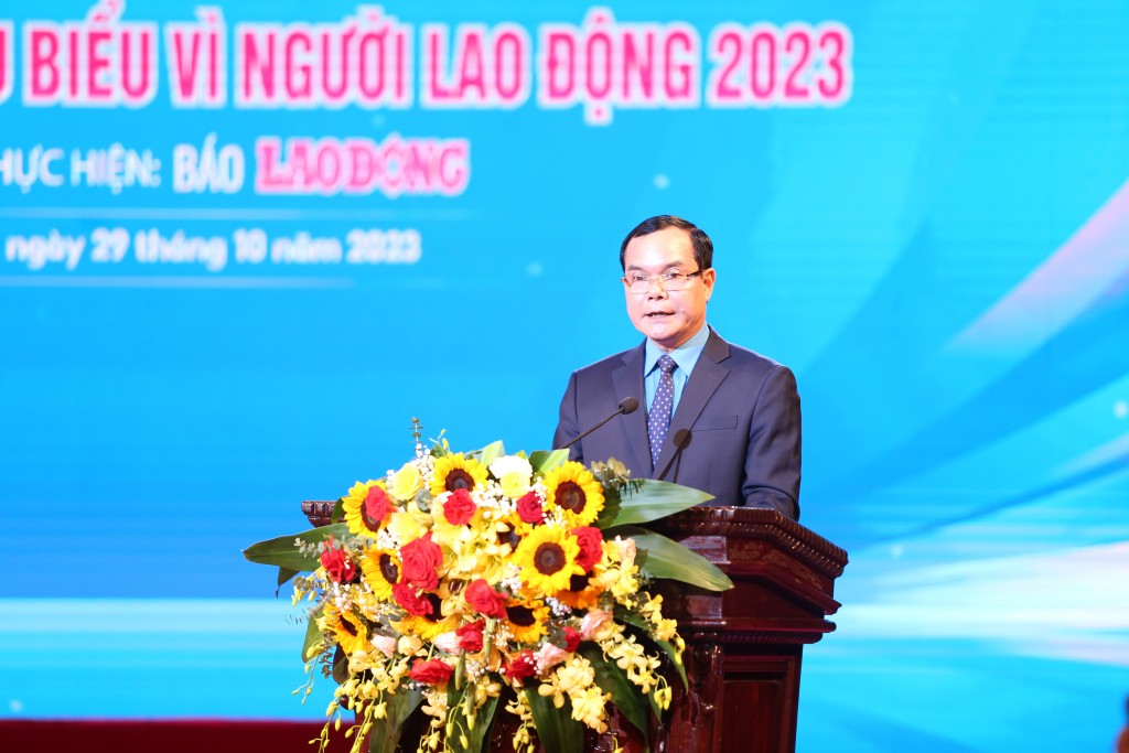 Ông Nguyễn Đình Khang - Ủy viên Trung Đảng, Chủ tịch Tổng Liên đoàn Lao động Việt Nam phát biểu tại buổi lễ