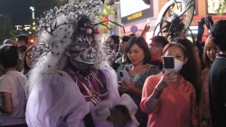TP Hồ Chí Minh: Phố đi bộ Nguyễn Huệ huyên náo ngày Halloween