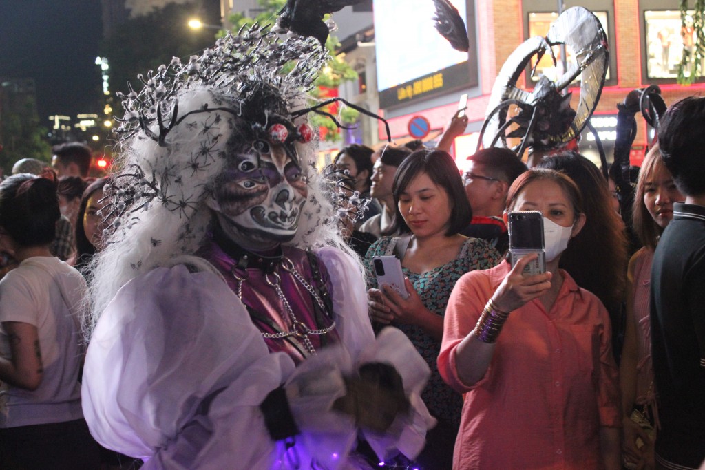 TP Hồ Chí Minh: Phố đi bộ Nguyễn Huệ huyên náo ngày Halloween TP Hồ Chí Minh: Phố đi bộ Nguyễn Huệ huyên náo ngày Halloween