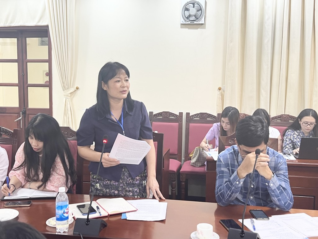 Đại diện Ủy ban MTTQ Việt Nam thành phố Hà Nội đóng góp ý kiến tại buổi làm việc