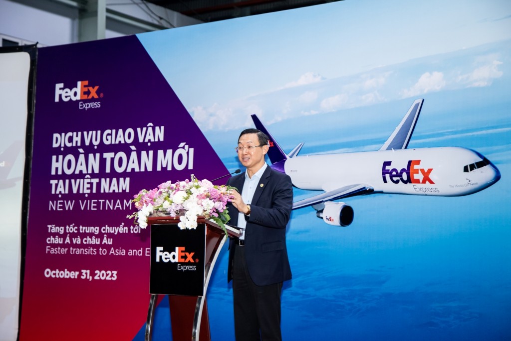 Ông Trần Phước Anh, Giám đốc Sở Ngoại vụ TPHCM biểu dương FedEx khi thể hiện sự tin tưởng vào tiềm năng kinh tế và môi trường kinh doanh của Việt Nam. 